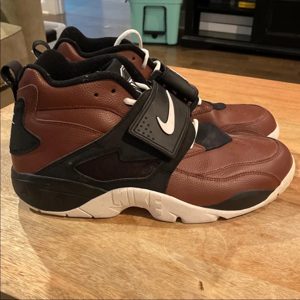 Nike Air Diamond Turf "Deion Sanders" athletic shoes